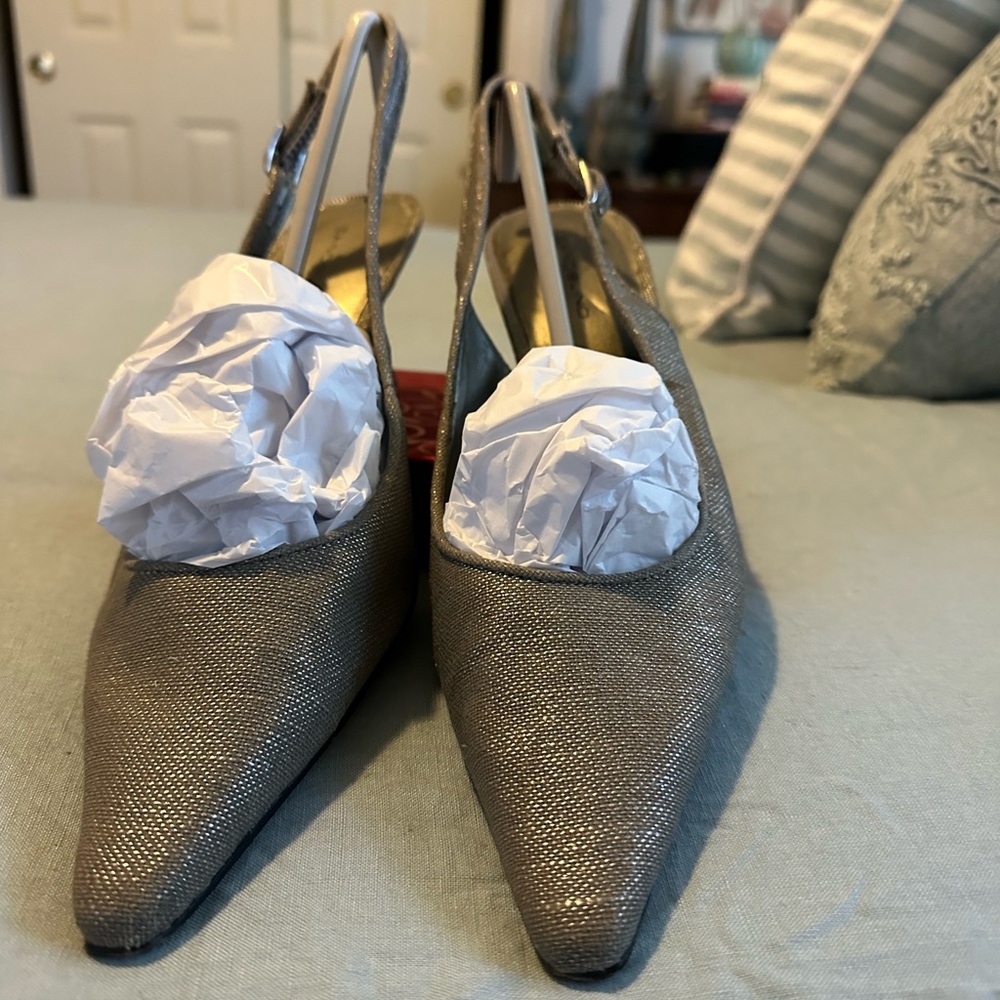 Bandolino dark silver 3” heels